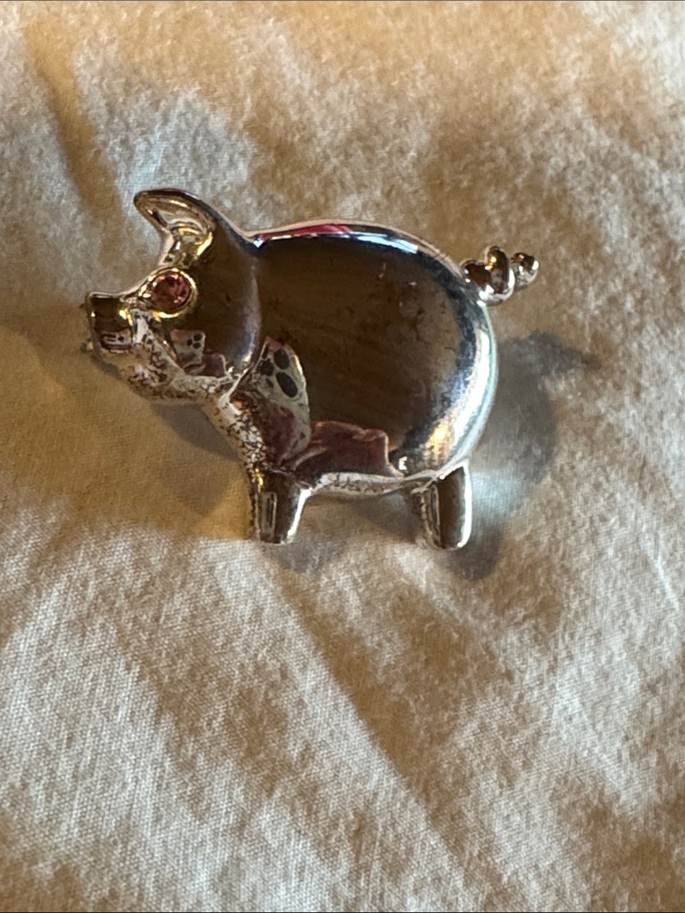 Silver Pig Brooch with Pink Crystal Eye - Picture 2 of 4